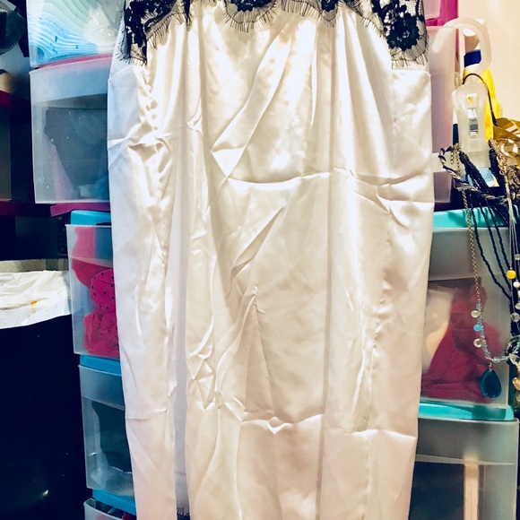 TREAT YOUR VALENTINE!   Satin and Lace Lingerie - Picture 4 of 8